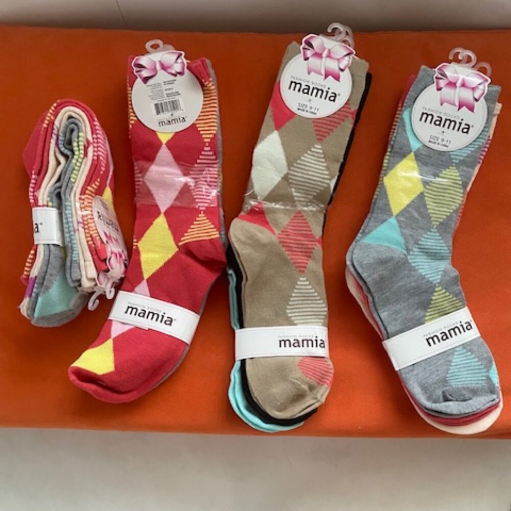 Mamia Women  Socks Size 9-11 NWT